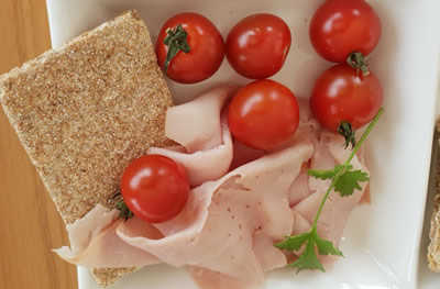 Multigrain Ryvita Crackers with Cherry Tomatoes and Lean Ham